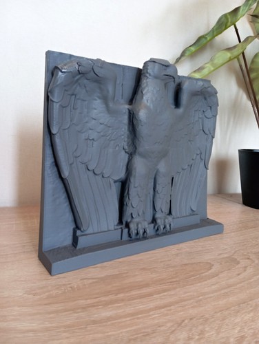 Replik der mauerskulptur - der,